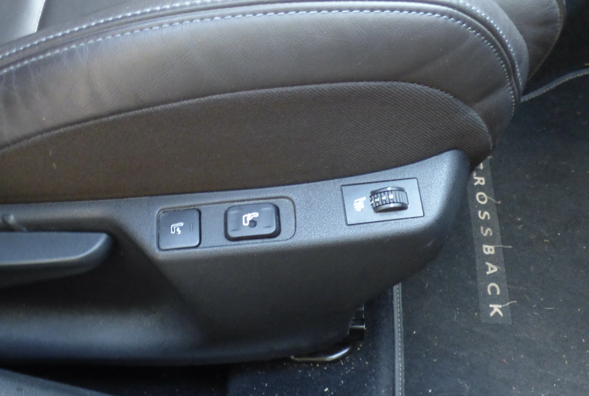 Citroen DS4 Crossback 1,6 THP Terre Rouge 165 cv EAT6, cuir Nappa marron, sièges chauffants, massants, électrique.